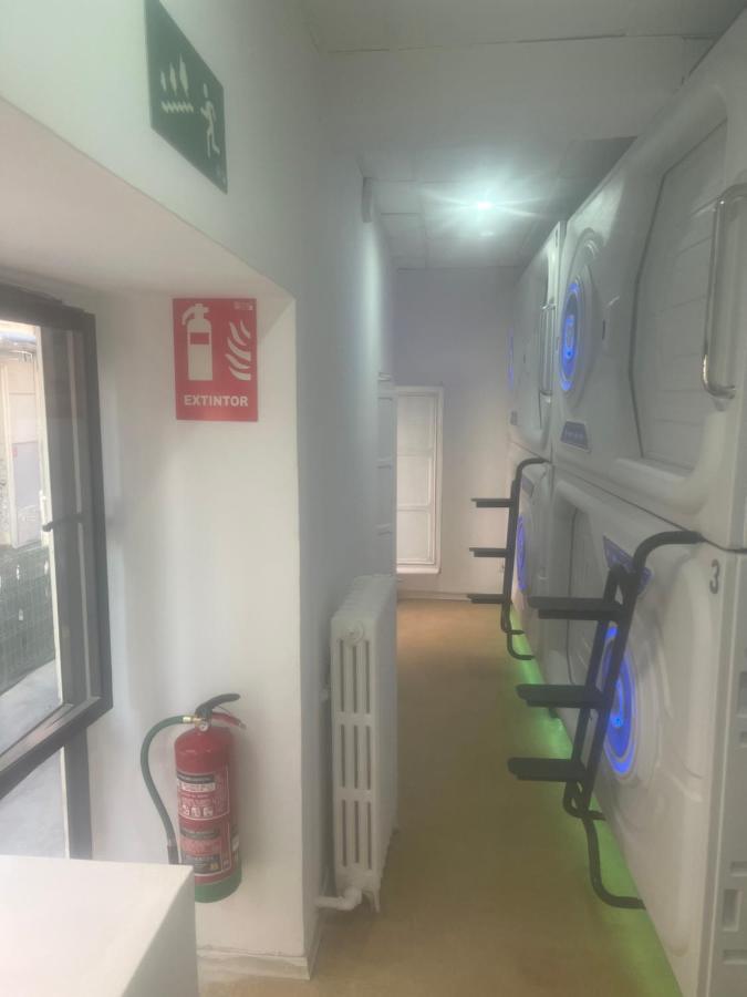 Flor Hostel Capsules Madrid Exterior foto